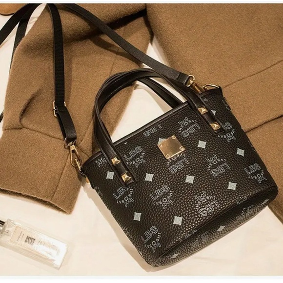 Red or Black Women’s Small Tote Bag NIP - Picture 10 of 14